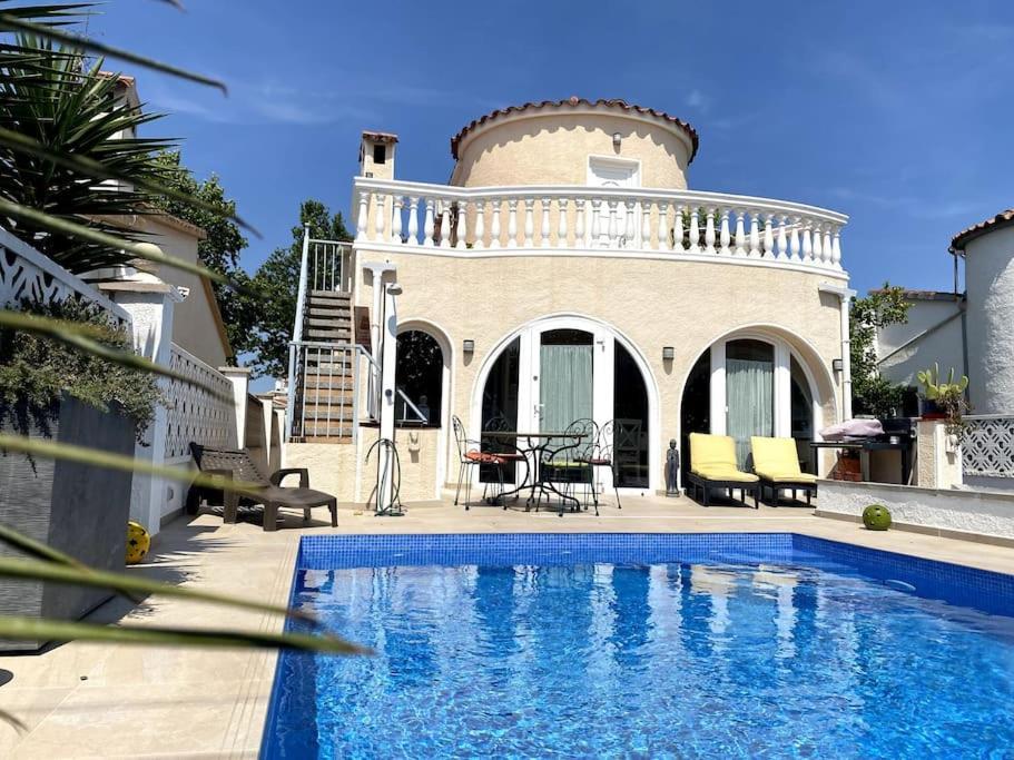 Jolie Maison Avec Sa Piscine Privee Wifi Empuriabrava Exterior foto