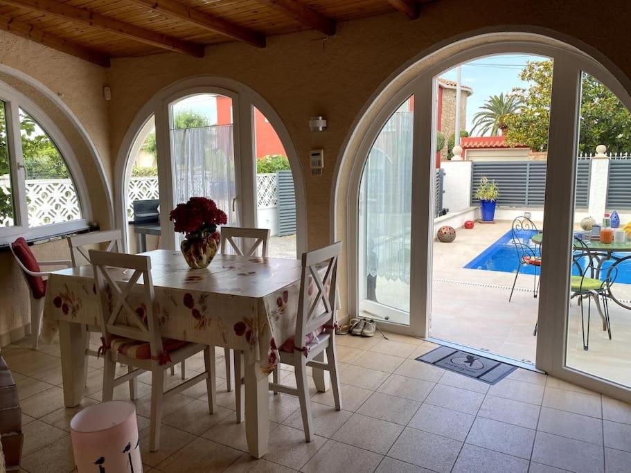 Jolie Maison Avec Sa Piscine Privee Wifi Empuriabrava Exterior foto